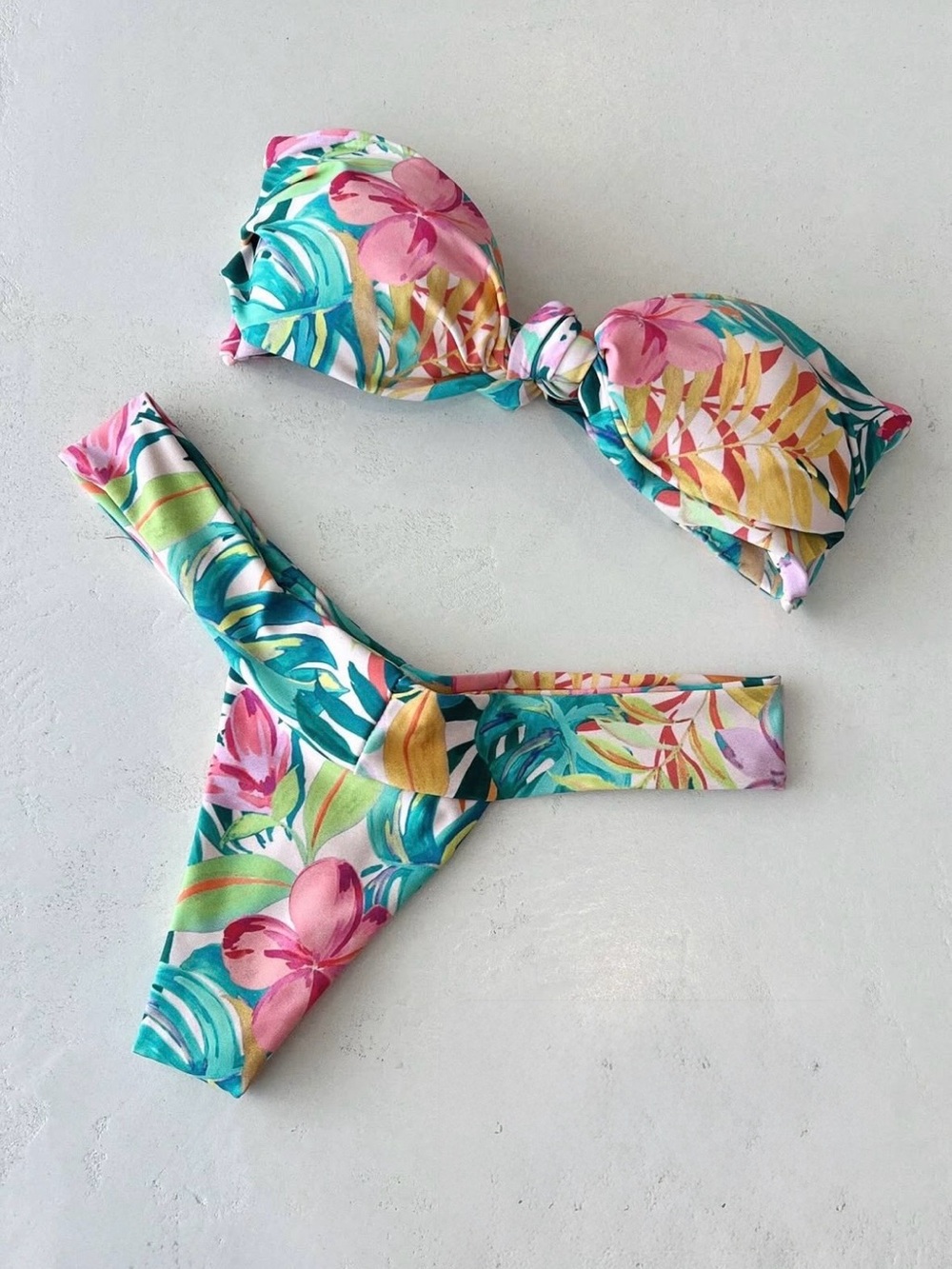 Skatie Lyndi bikini top in Aloho print tropical